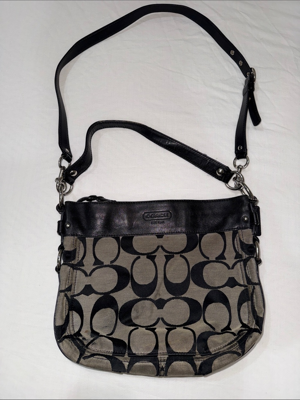 Vintage COACH Zoe Genuine Convert HOBO/CROSSBODY Handbag.  F14708. Black/gray.